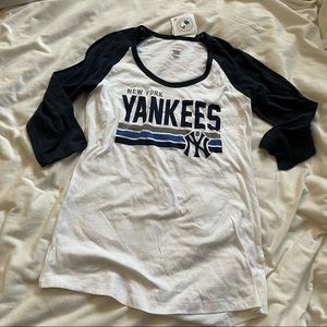 Women’s mlb size small New York Yankees raglan top
